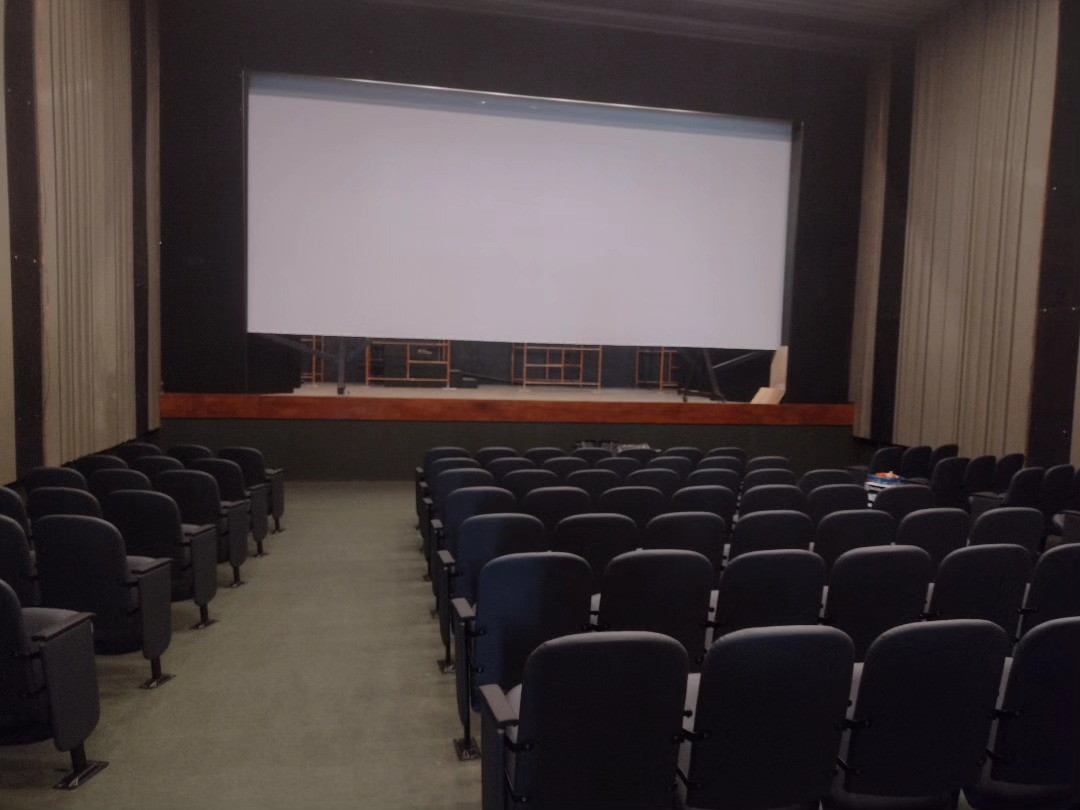 Seats at Penedo Cinema after the resuaration
